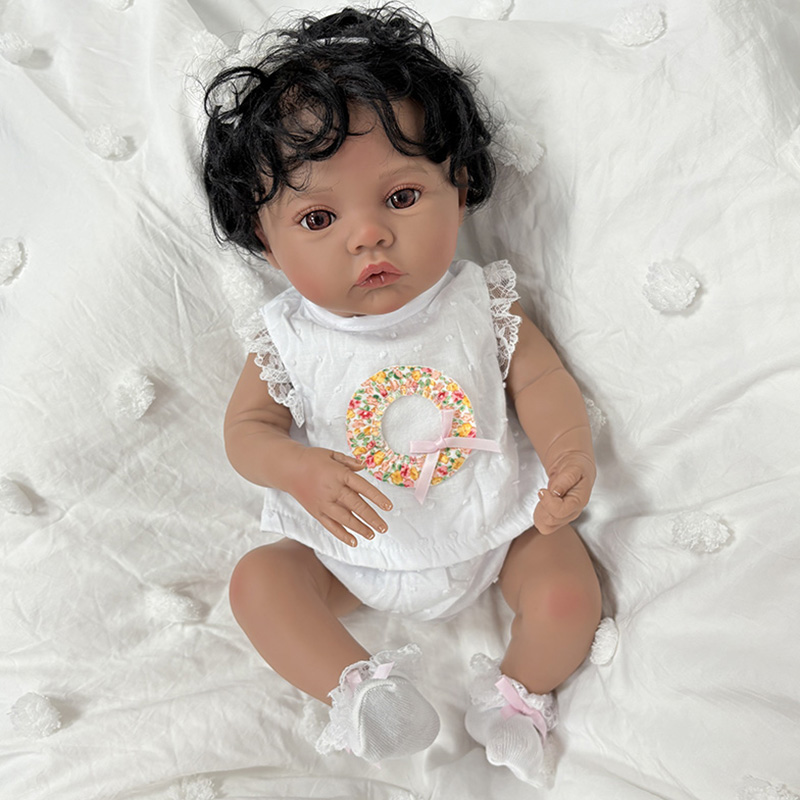 19インチのメドウダークスキンフルビニールボディリボーンドー - Baby Products For Curly Hair のレビューと価格