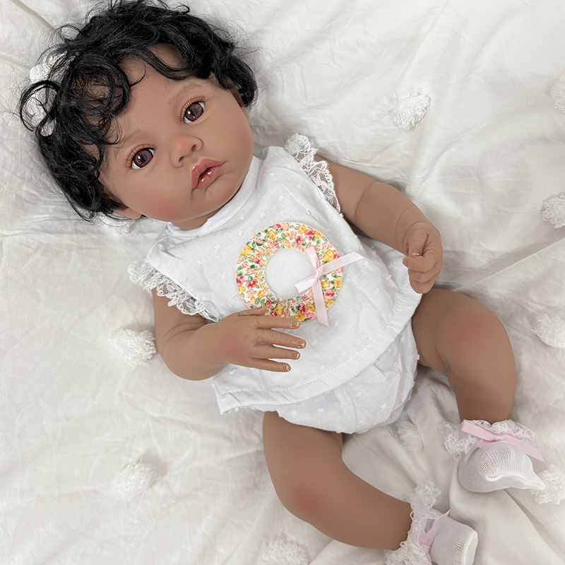 19インチのメドウダークスキンフルビニールボディリボーンドー - Baby Products For Curly Hair のレビューと価格